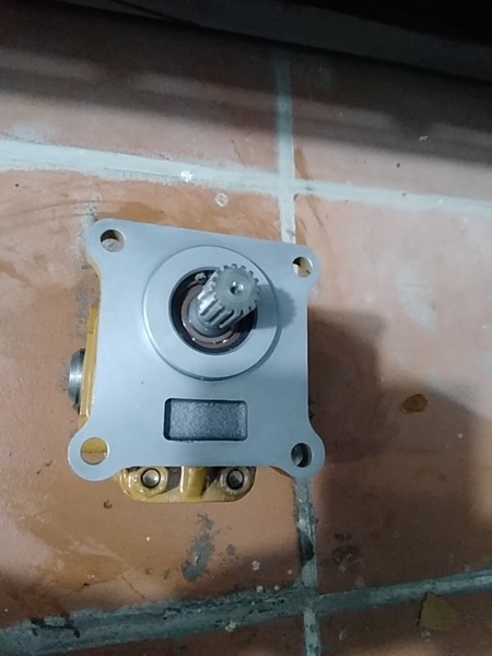 BƠM 2 KHOANG D50-17/18 16T* 4 bu lông* 2 khoang* Quay phải - NC XỊN