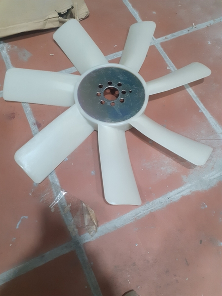 CÁNH QUẠT 4D31: 7C*38*60*520*8 lỗ