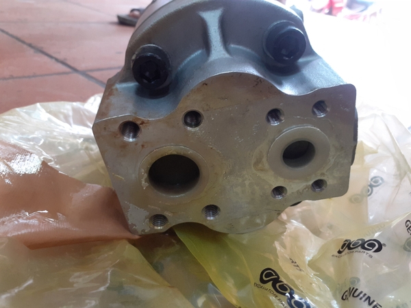 BƠM NHÔM D31/D41 13T*2 bu lông* Đường dầu đáy - ABG