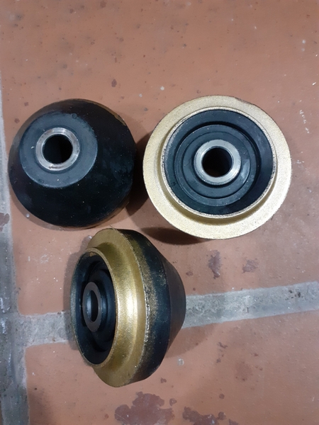 CAO SU CHÂN MÁY PC20/30 12*D51/68*H39