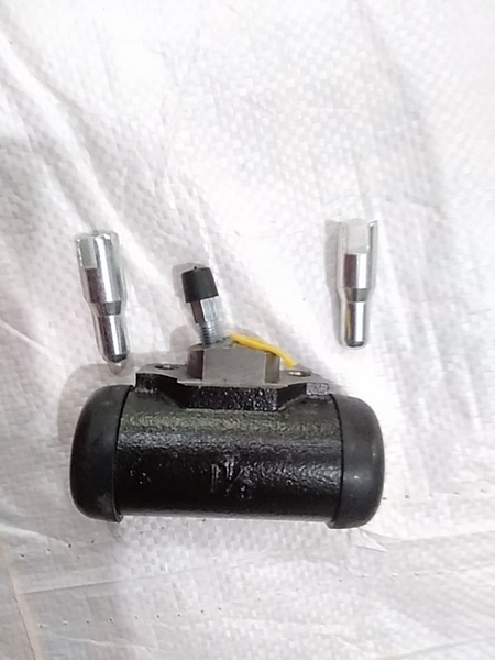 TỔNG PHANH PHỤ / DLU XE NÂNG TCM 2T/2.5T TOYOTA6F 2.5T BÊN PHẢI CỔ VÁT D30/24 TÂM 44*H78 - HLP 6422*M10