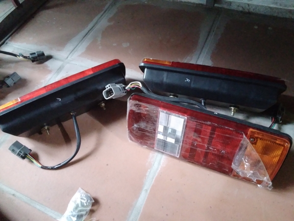 ĐÈN HẬU DH130-5/200-5 - PHẢI R