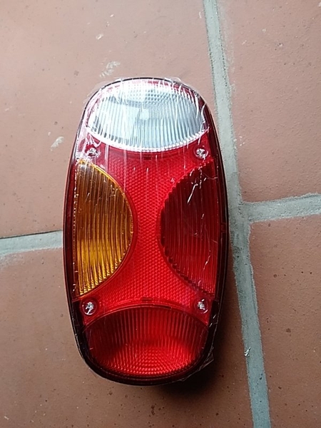 ĐÈN HẬU R55-7/R60-9 - PHẢI - R