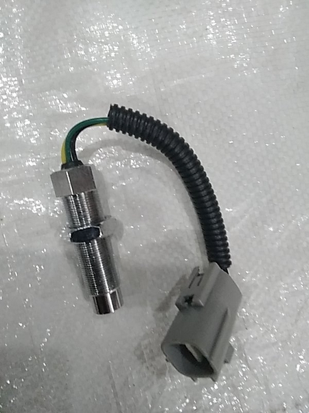 CẢM BIẾN VÒNG TUA SK200-8 ZEN 16*H64- TQ