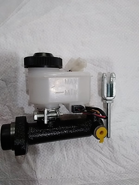 TỔNG PHANH CHÍNH XE NÂNG MITSU S4S 2.5T(3/4)CỔ 37.5 TÂM 60 DÀI 140 2 LỖ DẦU RA M9 - HLP 9322