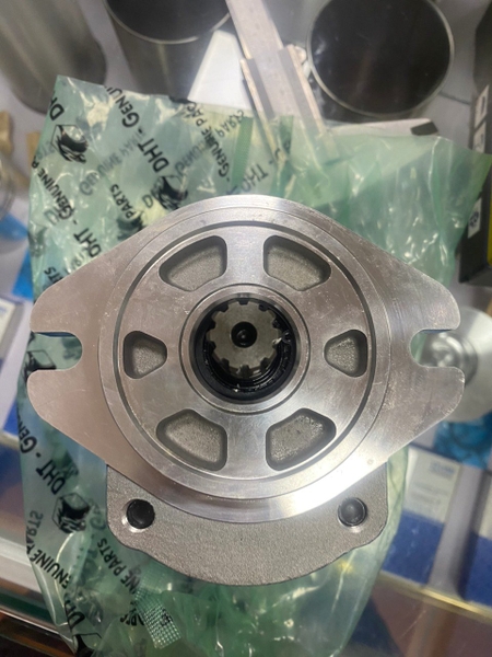 BƠM KHIỂN HPV102  10T*2TAI*TAM 96*CỔ 82 EX200-5 ZX200-1 DHT