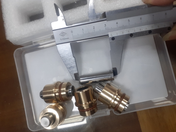 TY DI CHUYỂN SK200-8, CÓ ĐẾ ĐỒNG  - XP