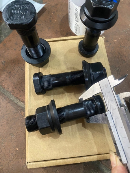 BU LÔNG TÍCH KÊ DX140/DX210 R140-9 M22*95 GIÁC 32 OEM