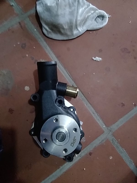 BƠM NƯỚC 4BD1 EX120 EX150 SK120-1/3  4 LỖ* CÚT NƯỚC THẲNG - JPC