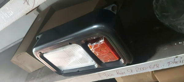 ĐÈN PHA S130/ 140/ 200 PHẢI - ĐEN