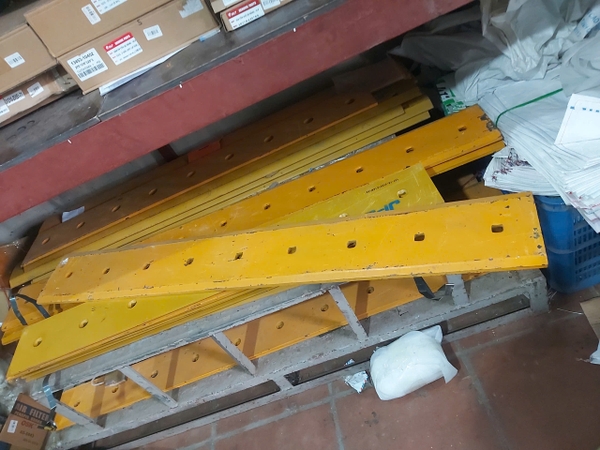LƯỠI BEN D5/6 9 LỖ  DÀI 1M37 CM NGANG 185 LỖ VN