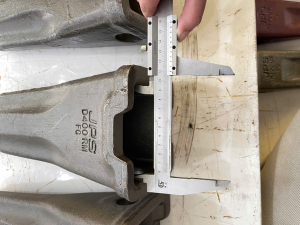 RĂNG ĐÁ D400RM-FG 2713-1236 14.4kg dài 355 CÓ KHUYẾT - JPS