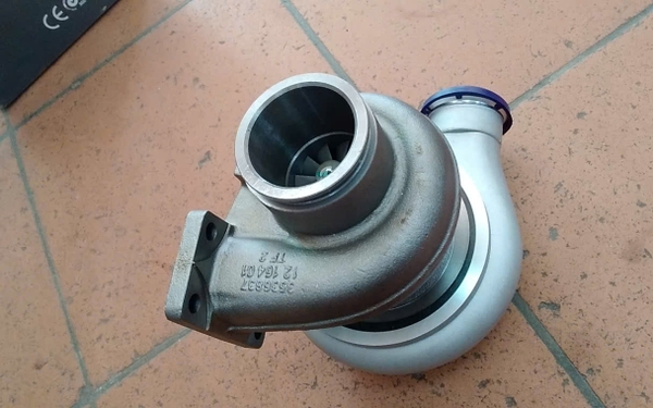 TUR BO PC200-7/8 (CỔ LOE  ĐÚNG) HX35 K ĐIỀU TỐC . ĐẾ(45*86) CỔ HÚT(54*74) CỔ GIÓ(54*102) HT BH04T