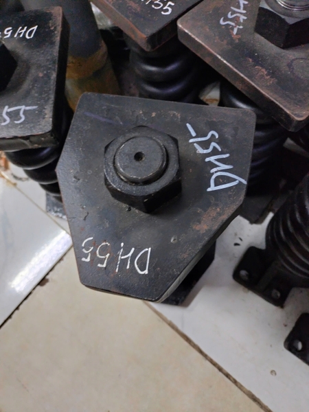 CỤM XI LANH TĂNG XÍCH DH55/DH60