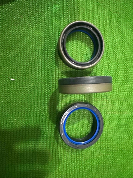 PHỚT LÁP TRƯỚC DX55 45*60*16 DONGBU (DX55 ĐỜI 2011 CHỞ LÊN )