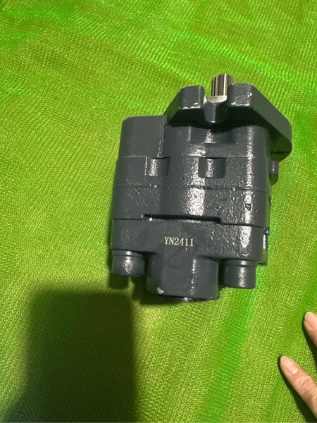 BƠM KHIỂN YAMA55 VIO55 EX55 15T*2TAI KHOANG 36 LỖ DẦU MẶT VÀ ĐUÔI DHT ( BH03T)