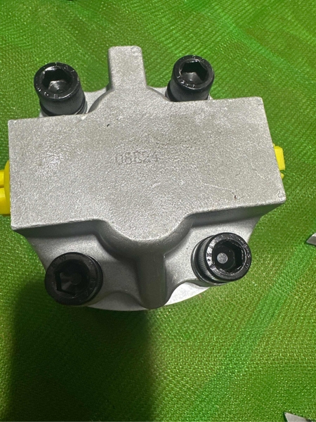 BƠM KHIỂN PC50UU-2  lỗ nhỏ(BƠM QUAY TOA)*10T*2T*Tâm 81*2 đng dầu 2 bên *K30 ( BH 04T LỖI DO NHÀ SẢN XUẤT) - TN