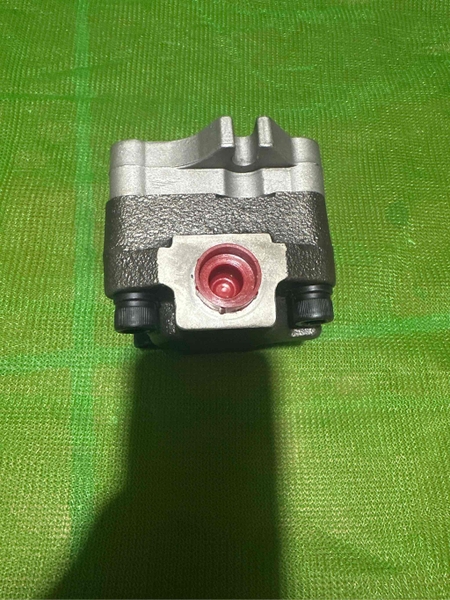 BƠM KHIỂN PC50-2  Lỗ to*10T*2T*tâm 80*1 đường dầu - Gang