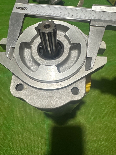 BƠM KHIỂN EX55 - 2 KHOANG 10T*2T*Cổ 82* Tâm 95*H222 (2 vào 2 ra) KOREA-hydrauLic