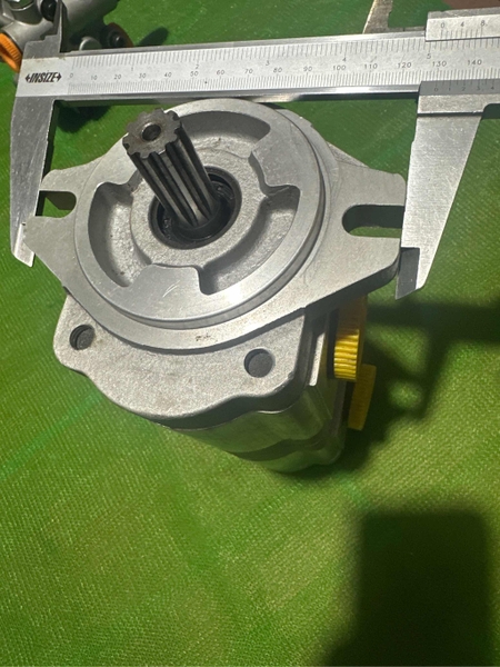 BƠM KHIỂN EX55 - 2 KHOANG 10T*2T*Cổ 82* Tâm 95*H222  (2 vào 2 ra) KOREA-hydrauLic
