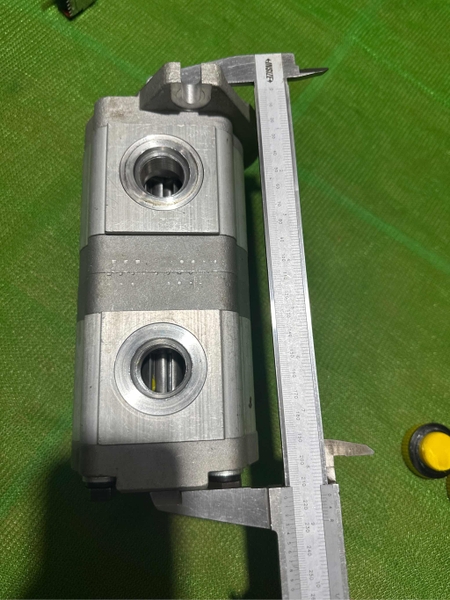 BƠM KHIỂN EX55 - 2 KHOANG 10T*2T*Cổ 82* Tâm 95*H222  (2 vào 2 ra) KOREA-hydrauLic