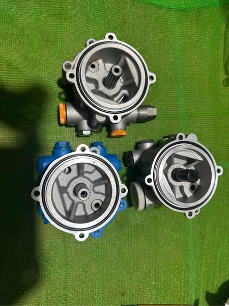BƠM KHIỂN K3V63 4BL*13T*3 ĐƯỜNG DẦU - TM