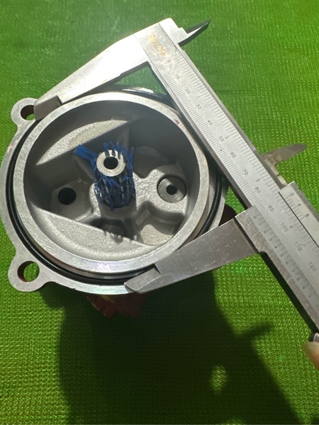 BƠM KHIỂN K3V112 = K5V140 - 4BL*13T* 3 ĐƯỜNG DẦU -CỔ ĐỊNH VỊ 90  TM BH04 THÁNG