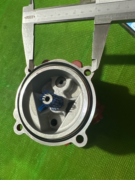 BƠM KHIỂN K3V112 = K5V140 - 4BL*13T* 3 ĐƯỜNG DẦU -CỔ ĐỊNH VỊ 90  TM BH04 THÁNG