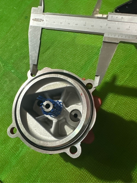 BƠM KHIỂN K3V112 = K5V140 - 4BL*13T* 3 ĐƯỜNG DẦU -CỔ ĐỊNH VỊ 90  TM BH04 THÁNG
