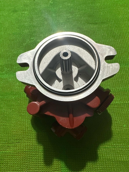 BƠM KHIỂN K3V112 /K5V80 2BL*13T*3 ĐƯỜNG DẦU - TM  LỐP ( CỔ ĐỊNH VỊ  77  TAI 95/127 TAI CHÉO SO VỚI ĐƯỜN DẦU)
