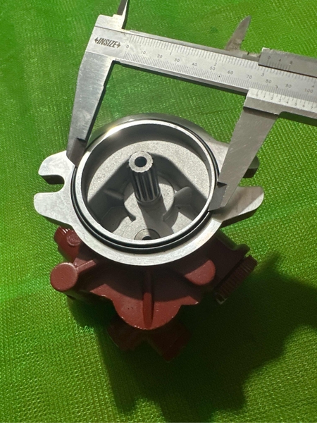 BƠM KHIỂN K3V112 /K5V80 2BL*13T*3 ĐƯỜNG DẦU - TM  LỐP ( CỔ ĐỊNH VỊ  77  TAI 95/127 TAI CHÉO SO VỚI ĐƯỜN DẦU)