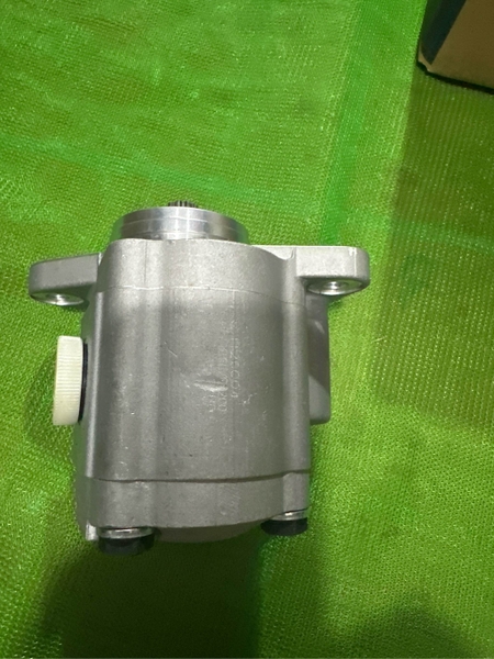 BƠM KHIỂN HPV102 EX200 10T*2BL*1 đường dầu mặt*1 đg dầu cạnh XPL - KHÔNG BẢO HÀNH