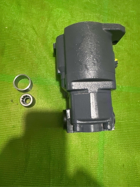 BƠM KHIỂN AP2D25 AP2D28 R60 (10CC) LƯU LƯỢNG CAO 4BL THẤP (1 VÀO 2 RA)  hơn mặt*2 đg dầu mặt*1 cạnh 2 đg dầu*1 cạnh 1 đg dầu 10CC (LỐP) BH 5T DHT