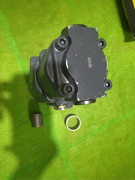BƠM KHIỂN AP2D25 AP2D28 R60 (10CC) LƯU LƯỢNG CAO 4BL THẤP (1 VÀO 2 RA)  hơn mặt*2 đg dầu mặt*1 cạnh 2 đg dầu*1 cạnh 1 đg dầu 10CC (LỐP) BH 5T DHT