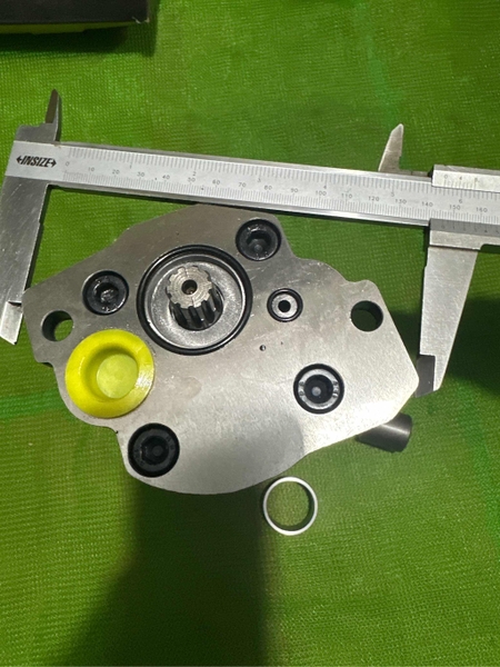 BƠM KHIỂN AP2D25 AP2D28 R60 (10CC) LƯU LƯỢNG CAO 4BL THẤP (1 VÀO 2 RA)  hơn mặt*2 đg dầu mặt*1 cạnh 2 đg dầu*1 cạnh 1 đg dầu 10CC (LỐP) BH 5T DHT