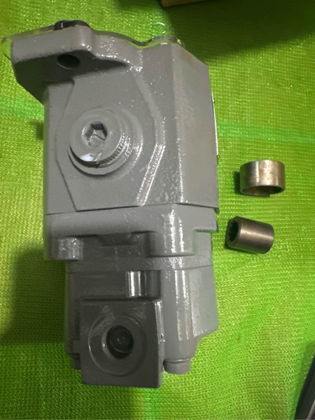 BƠM KHIỂN AP2D25 AP2D28 DX55/EW55 18*9cc 4BL NỔI /1 ĐƯỜNG DẦU JPC
