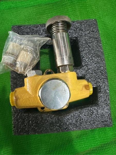 BƠM TAY NGANG PHẢI KHÁC HL