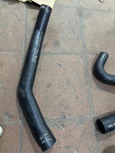 CÚT NƯỚC DƯỚI SK300 OEM