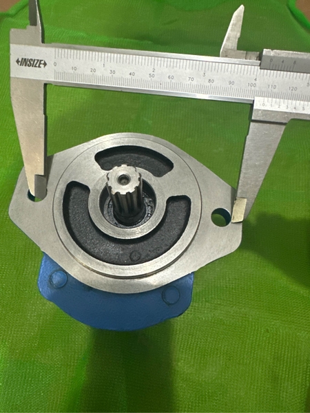 BƠM KHIỂN R1400- K5V80 - 10T*2TAI LIỀN TÂM  107* CỔ 82* 2 KHOANG*H194