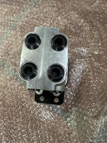 CỤM CHÂN DI CHUYỂN SK75 SK70 ZX40 -