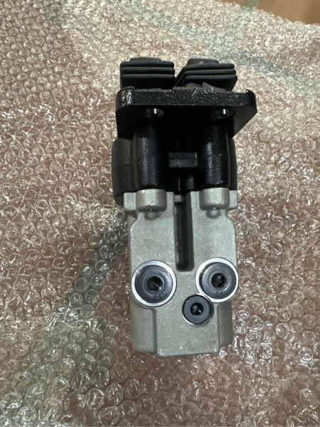 CỤM CHÂN DI CHUYỂN SK75 SK70 ZX40 -