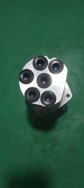 CỤM TAY TRANG SK50 SK200-1/3/7/8 /SK135-8/SK30/40/50/60/75 ĐI 6 ĐƯỜNG DẦU  ĐÍT MÉO KHÔNG TAY NẮM - 09