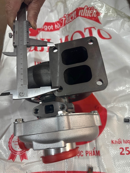 TUR BO SK330-6 6HK1 4 LỖ BẮT BU LÔNG  HÃNG GRET / BH 03 THÁNG/HT