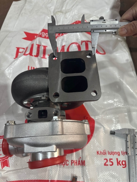 TUR BO SK330-6 6HK1 4 LỖ BẮT BU LÔNG  HÃNG GRET / BH 03 THÁNG/HT