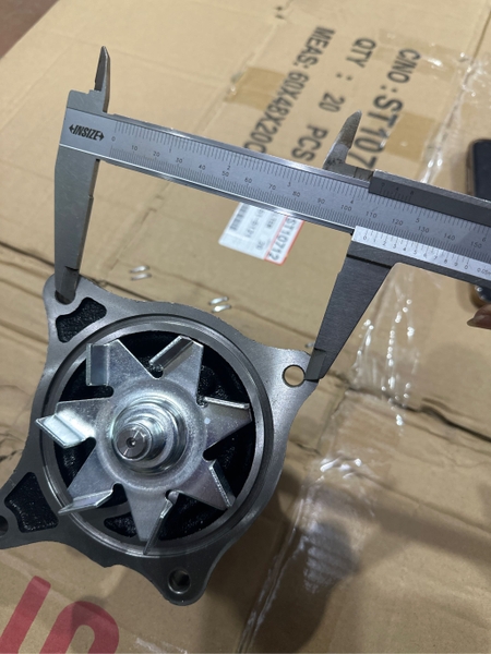 BƠM NƯỚC 6D31 /6D34 HÌNH VUÔNG / Chỉ 95*3.5 OEM