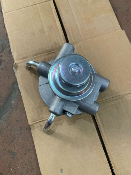 ĐẾ LỌC CÓ BƠM TAY XE NÂNG C240 ( BU LÔNG BẮT NGANG) IT BÁN  TCM HLP