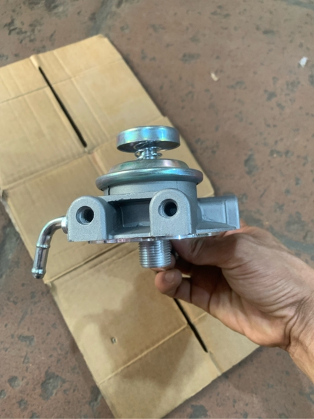 ĐẾ LỌC CÓ BƠM TAY XE NÂNG C240 ( BU LÔNG BẮT NGANG) IT BÁN  TCM HLP