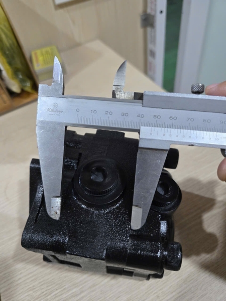 BƠM KHIỂN YAMA 30 VIO40 PVD-2B-36/38 PVD-1B-32 - 10T KHOANG 47*2 ĐƯỜNG DẦU RA BÊN CẠNH - KX0000576  - KHÔNG BẢO HÀNH- NC