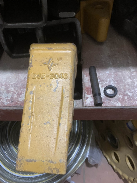 RĂNG ĐẤT DH280 BẰNG 262-3046 - XHget vàng