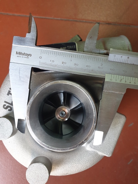 TUR BO SK120/ EX120 LU SAKAI SV512 4BD1T 4BG1 /TD04H SL cổ gió 51*60, cổ hút 39*52, cổ xả 3BL tâm 70 d49, đế 41*74